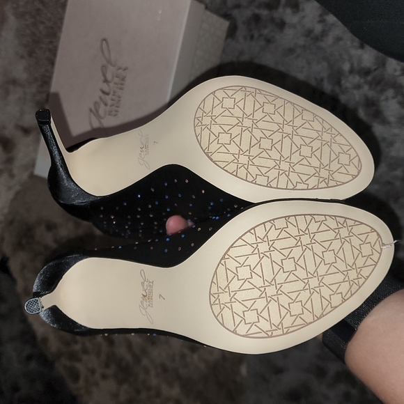 New Jewel Badgley Mischka Bootie - Picture 5 of 5